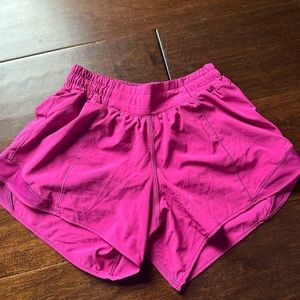 Lululemon Hotty Hot Low-Rise Short 4” Size 4